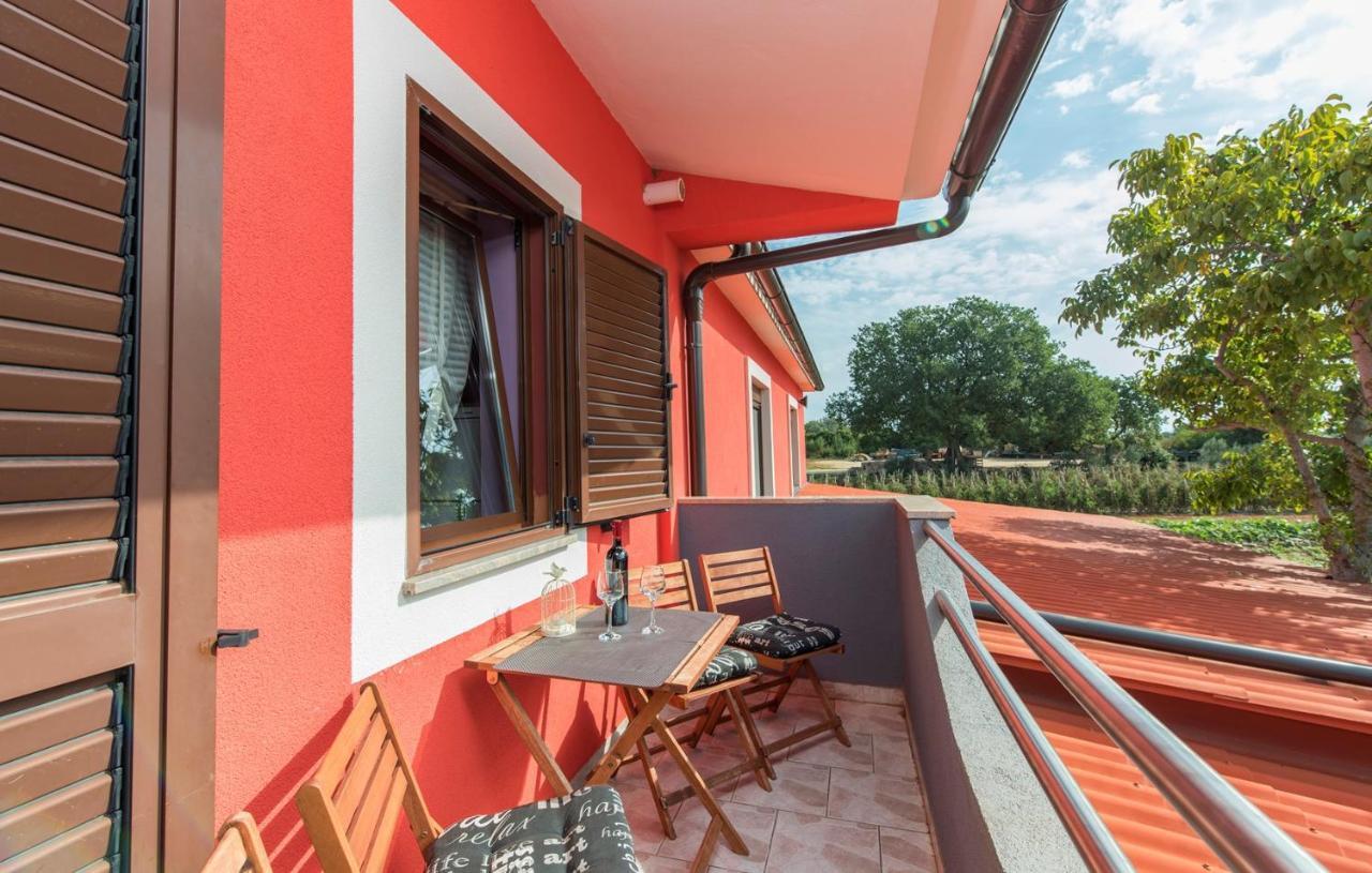 Sea View Apartments With Shared Pool Pomer Exterior photo