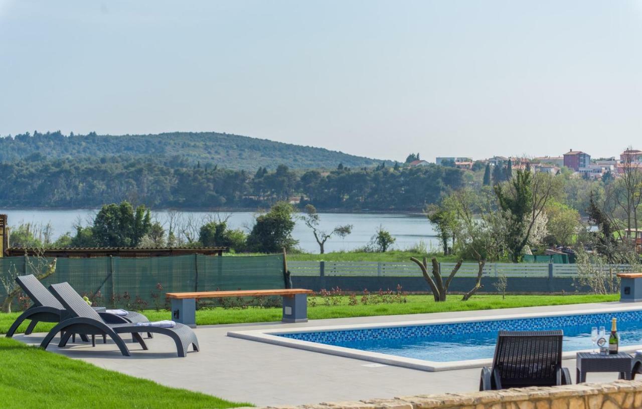 Sea View Apartments With Shared Pool Pomer Exterior photo