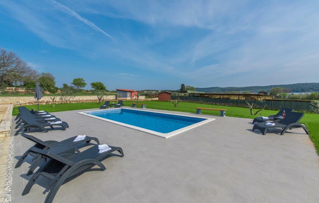 Sea View Apartments With Shared Pool Pomer Room photo