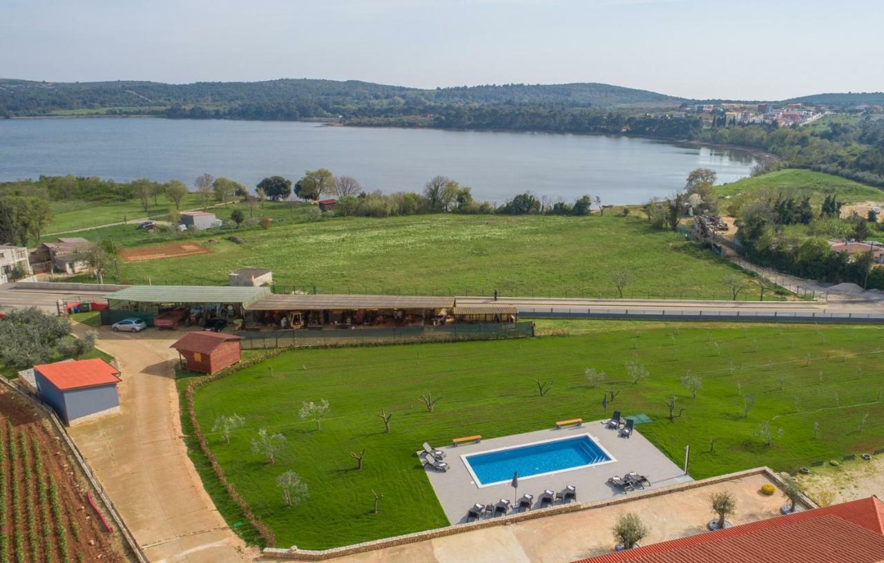 Sea View Apartments With Shared Pool Pomer Exterior photo